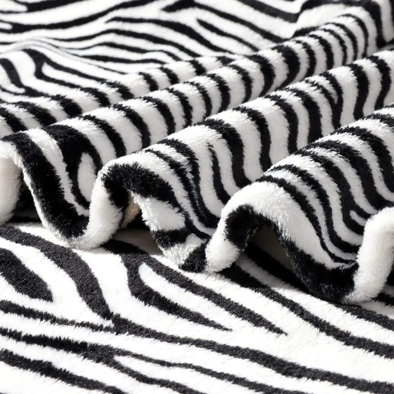 Bnuitland Cute Zebra Print Fleece Flannel Blanket (50X40 inches) with Storage Pouch, 300 GSM Double Sided Super Soft Bed Throw for Kids and Babys, Black and White Lightweight Fuzzy Home Decor