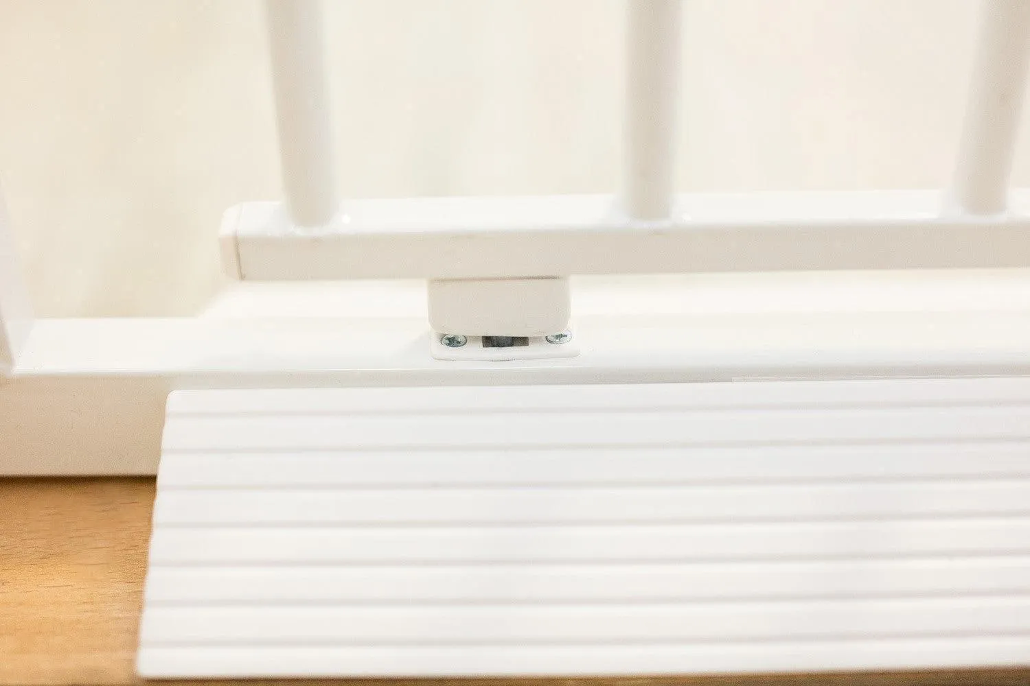 Extendable metal baby gate SMART CLOSE