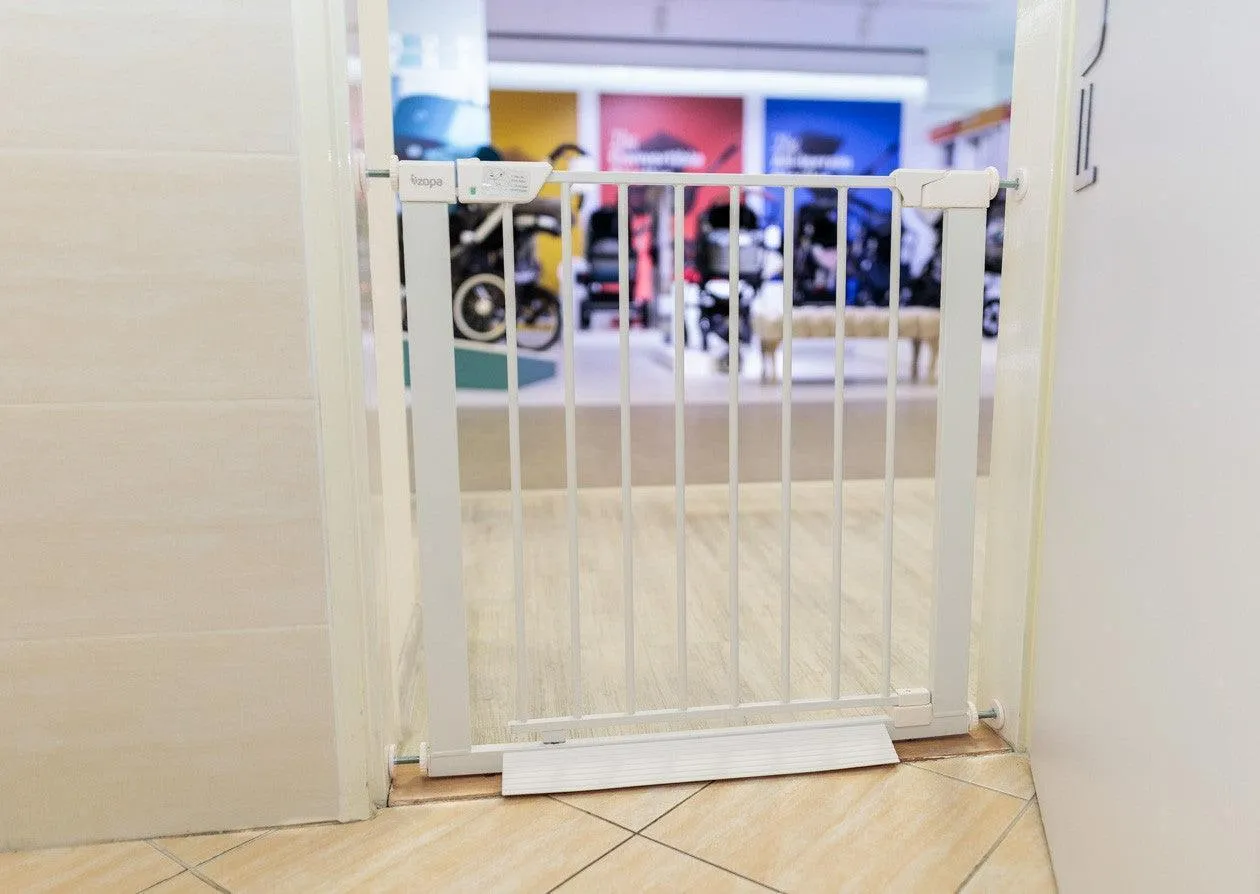 Extendable metal baby gate SMART CLOSE