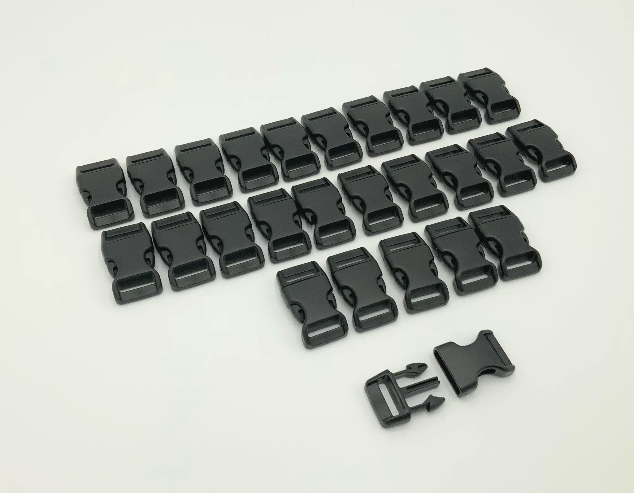 Pack of 26 black Paracord Bracelets Buckles, 5/8 Inch Contoured Buckles, Plastic Side Release, Pet Collar Accessories