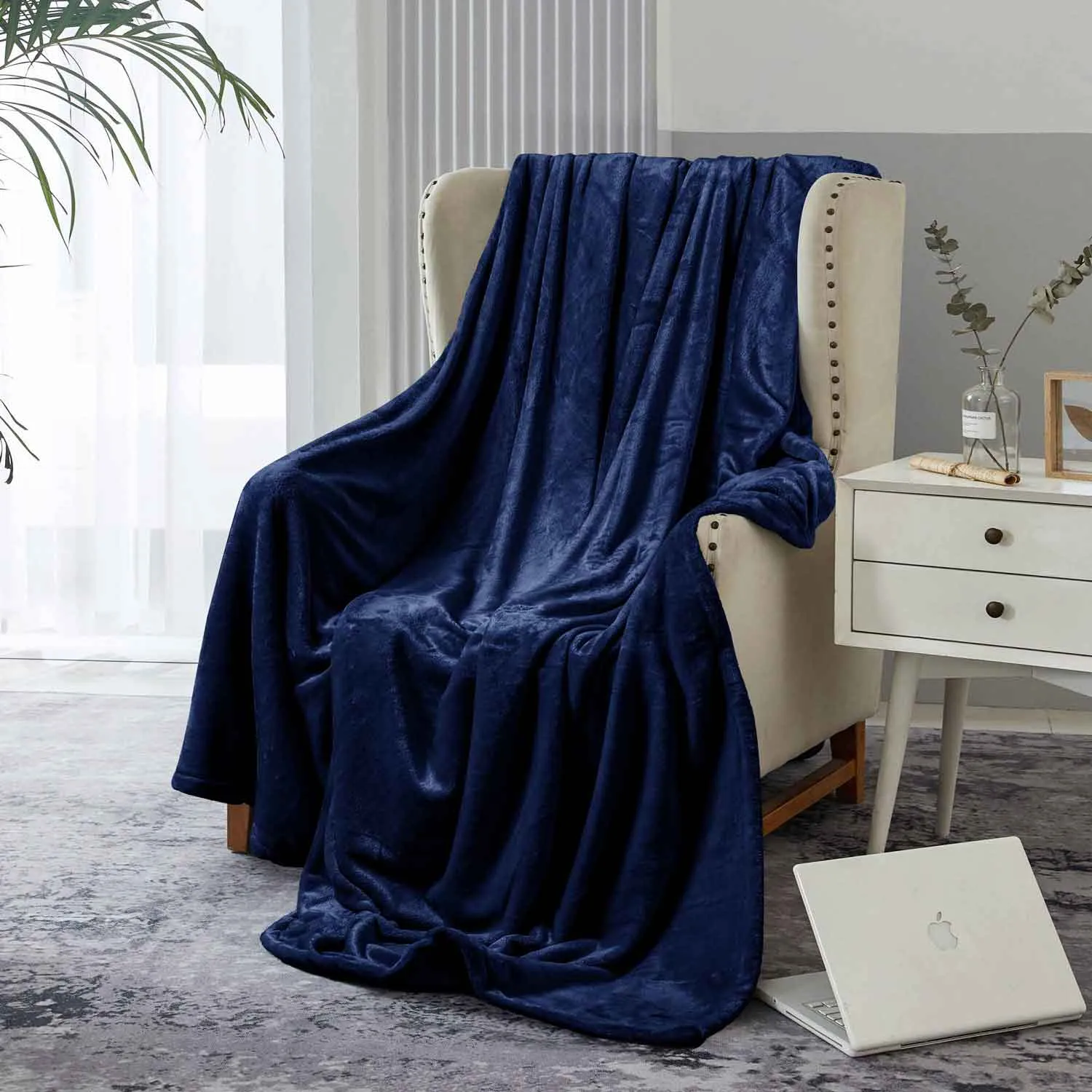 Supersoft 310 gsm Snuggly AC Fleece Blanket Navy
